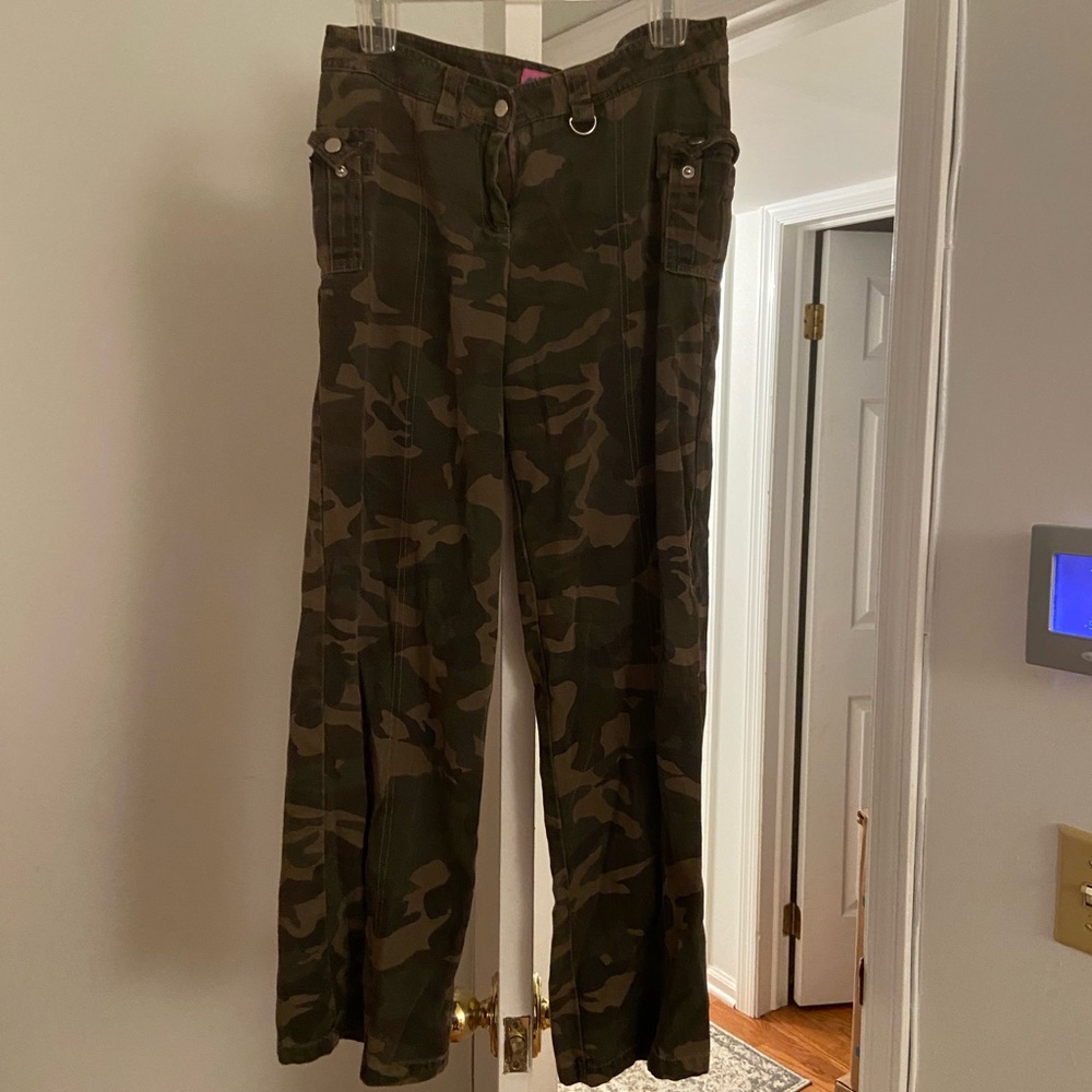 Edikted Camo Camouflage Aya Low Rise Cargo Pants Women’s Size Medium
